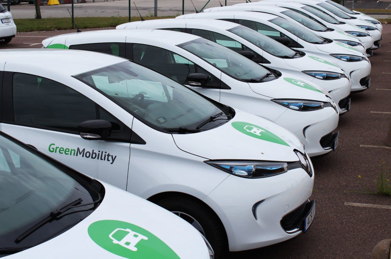 long row of GreenMobility cars